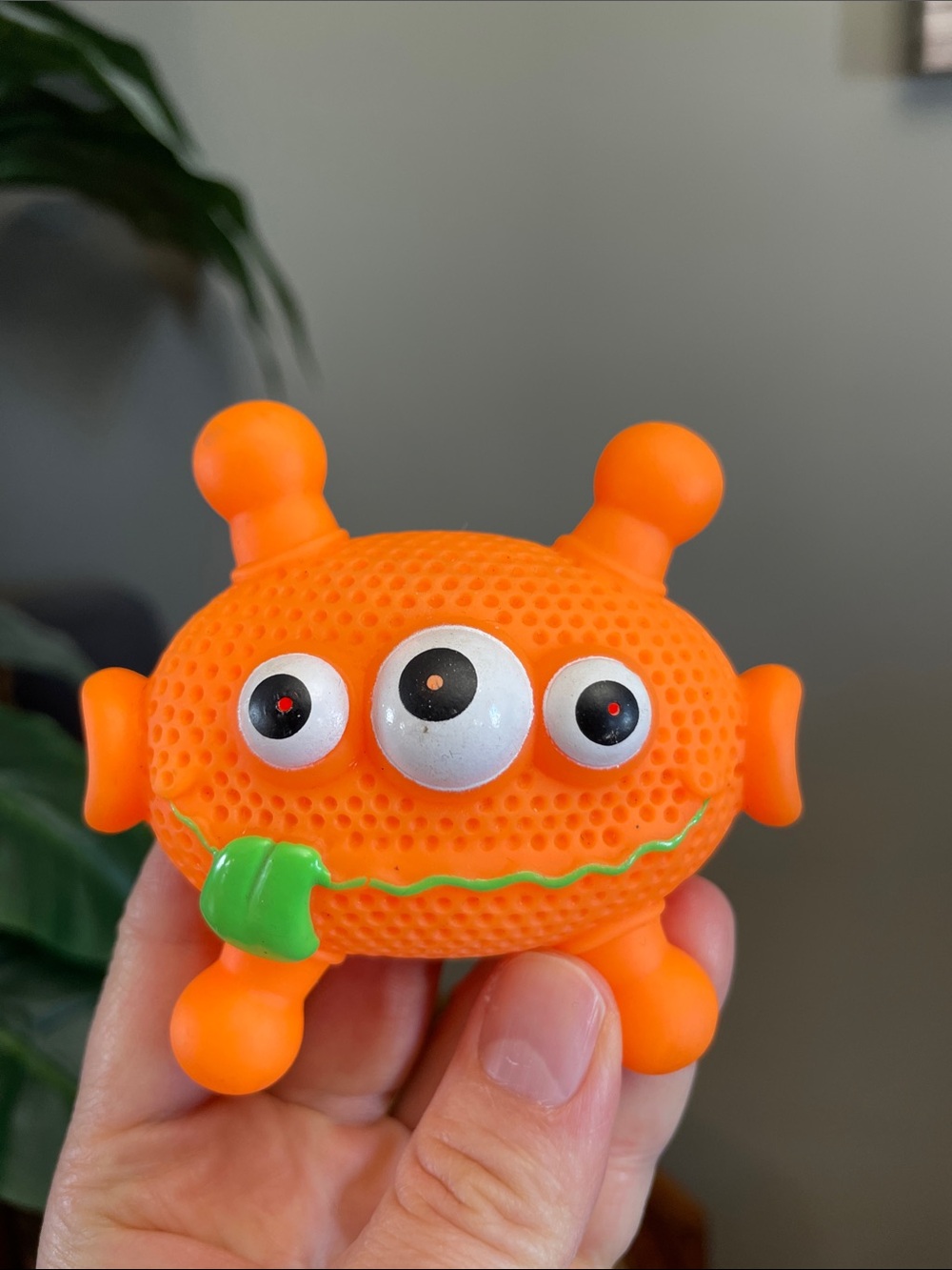 Vintage 1998 Neon Orange Three-Eyed Monster Squeeze Toy Wendy's fast-food Kids